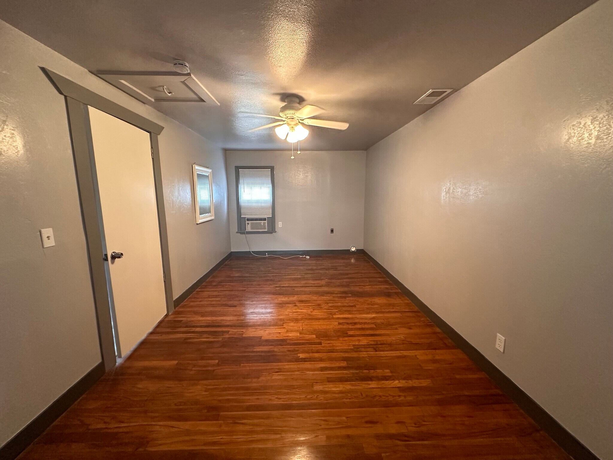 Building Photo - 3805 Highland Dr