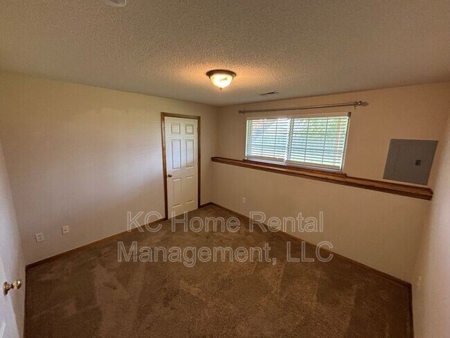 Building Photo - 501 Regina Ct