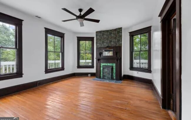 Building Photo - 657 E Henry St