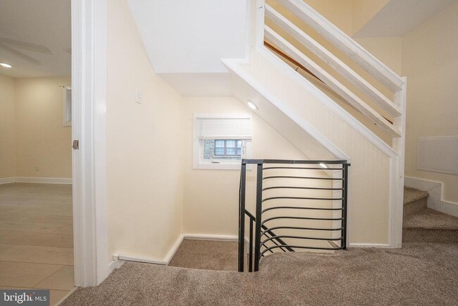 Building Photo - 622 Spring Ave