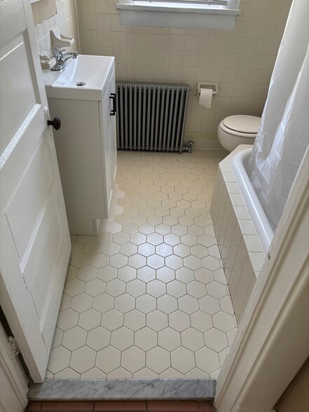 Bath - 571 N East Ave