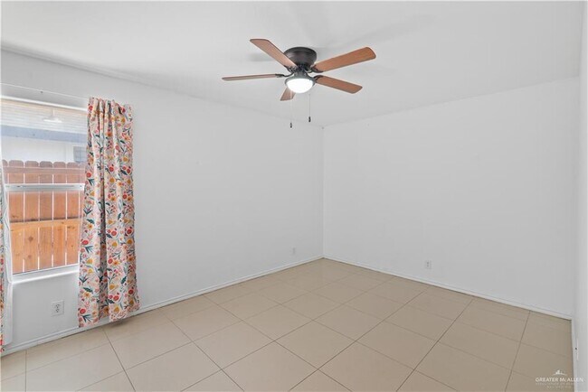 Building Photo - 23 Violet Ave