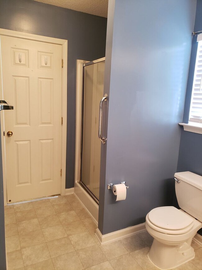 Building Photo - 1127 Fieldstone Dr