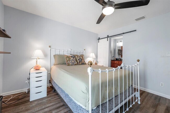 Building Photo - 4768 Coquina Key Dr SE