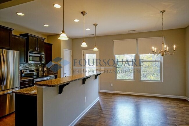 Building Photo - Spacious 3-Bed, 2.5-Bath Townhome with Washer/ Dryer Included – Located in Carlton Park Community
