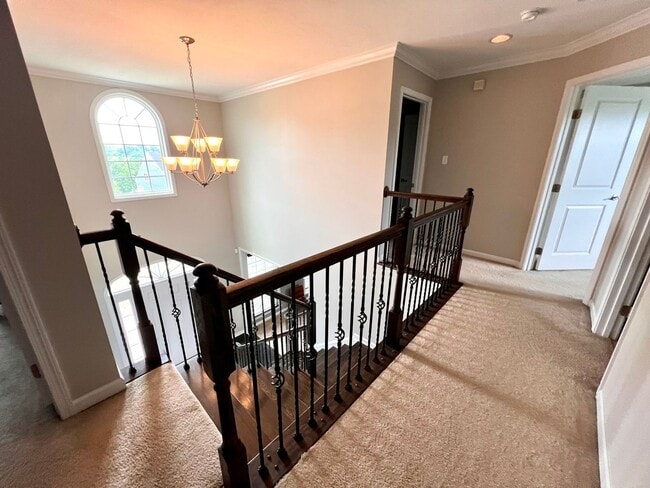 Building Photo - 3006 Farm View Dr