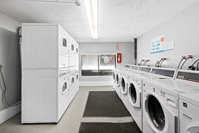 Building Photo - 1186 Worcester Rd