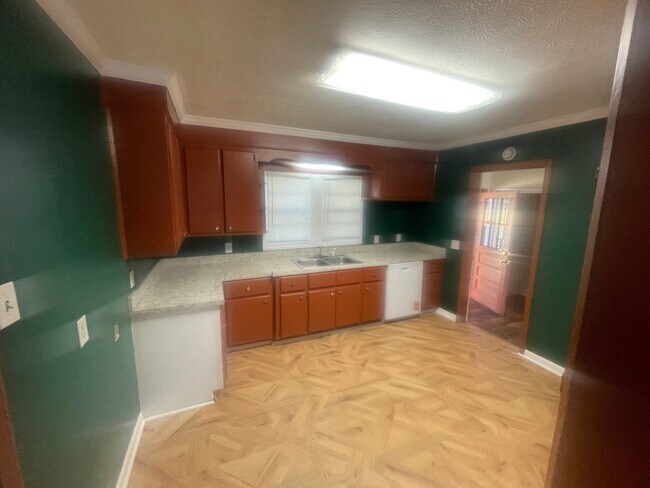 Building Photo - 852 Reaves St