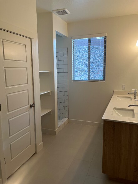 Building Photo - 2980 E Lavatera Dr