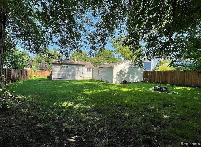 Building Photo - 902 E Windemere Ave