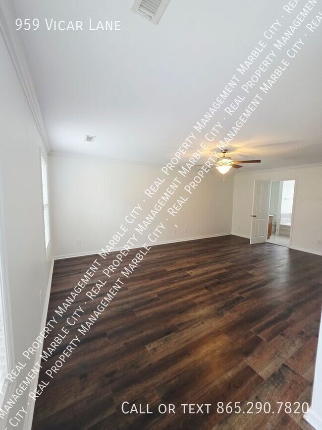 Building Photo - 959 Vicar Ln