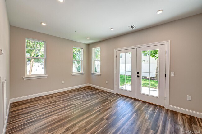 Building Photo - 1 Conklin St