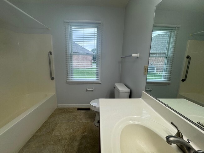 Building Photo - 10401 Whispering Pine Ln