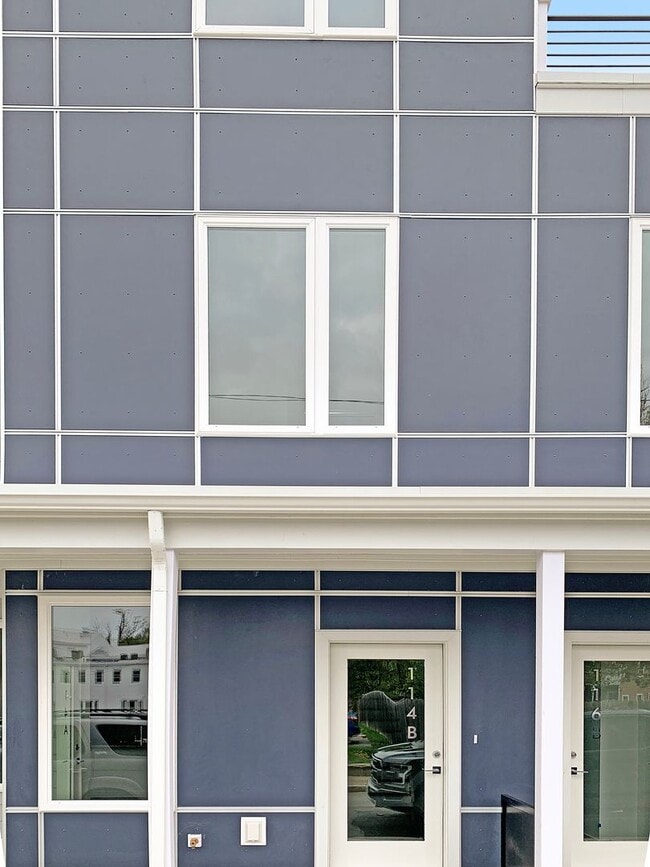 Building Photo - Gorgeous 3 Bed, 2 Bathroom in Manchester A...