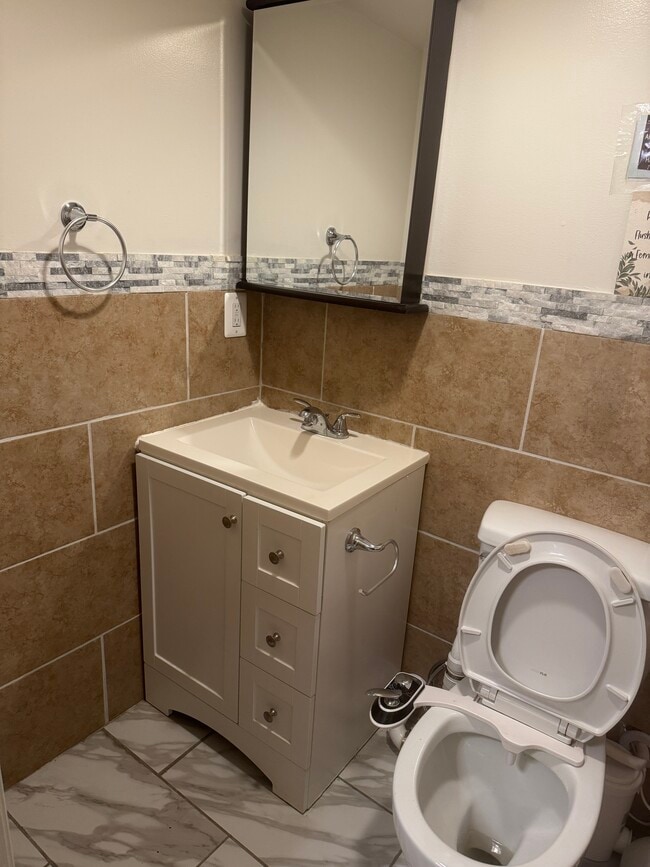 Building Photo - 1304 2nd Rd