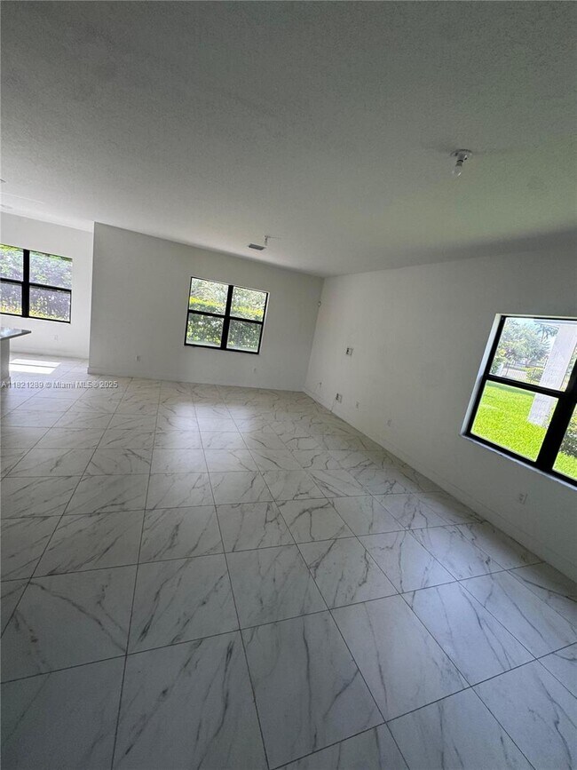 Building Photo - 4481 SW 173rd Ave