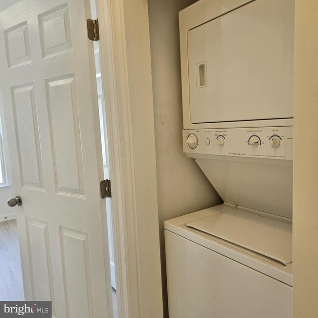 Building Photo - 21801 Flanders Ct