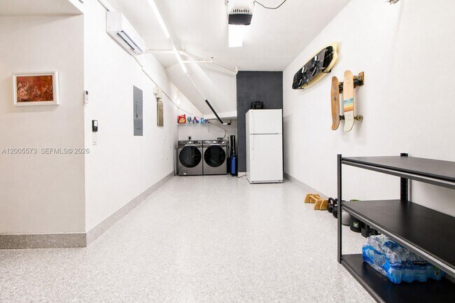 Building Photo - 8940 NE 8th Ave