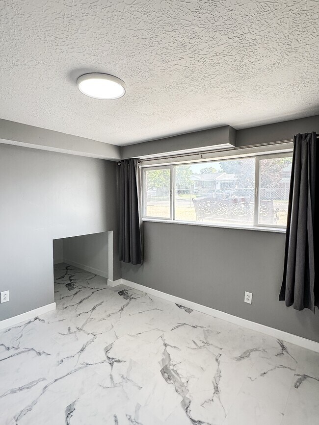 Building Photo - 1545 Barbara Cir