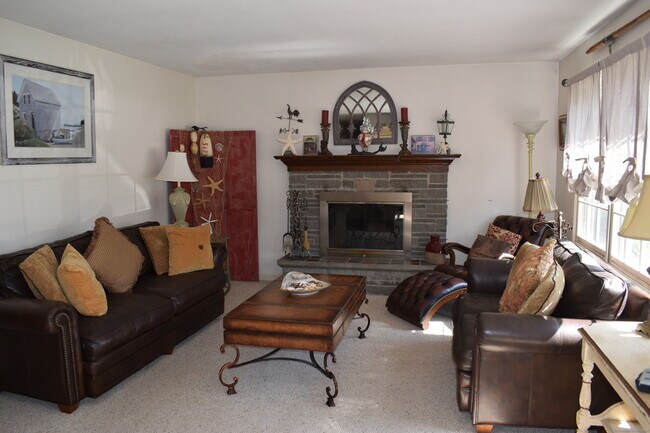 Building Photo - 40 Hawks Nest Rd