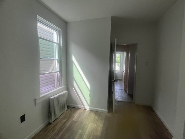 Building Photo - 630 37th St