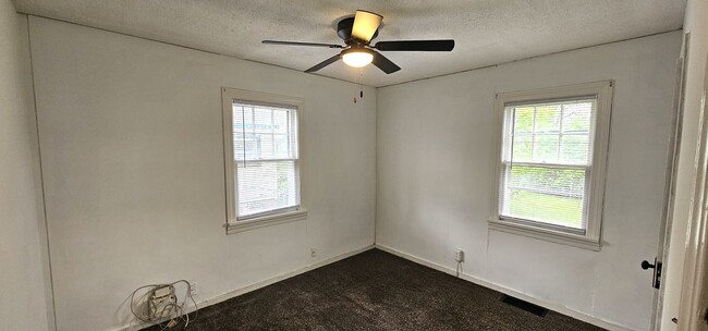 Building Photo - COMING SOON! 2 Bedroom House!!