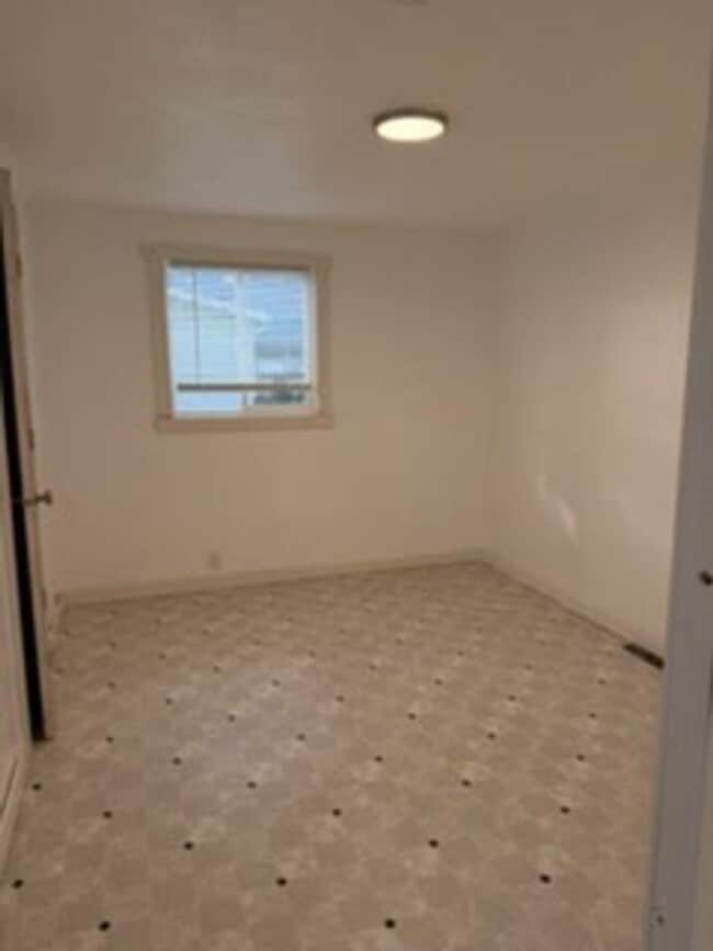 Building Photo - Remodeled 3-Bedroom, 2-Bathroom Home on – ...