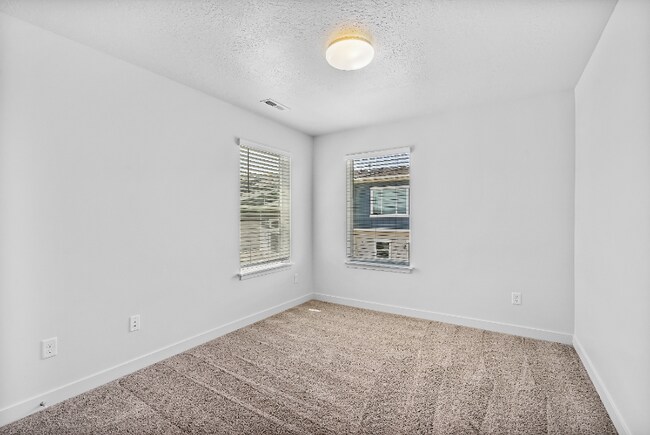 Building Photo - 4287 Golden Grv