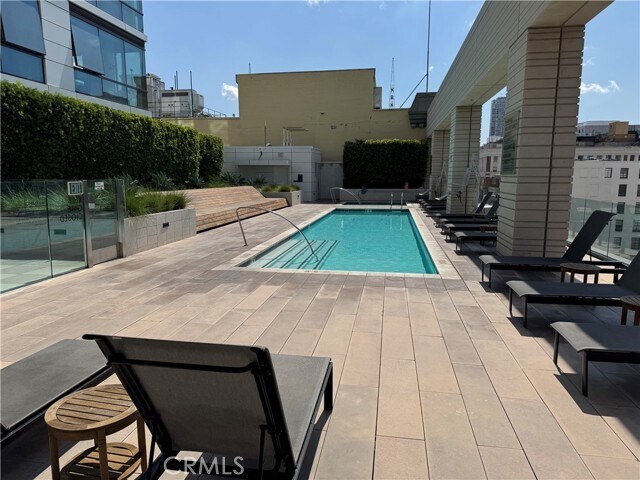 Building Photo - 400 S Broadway