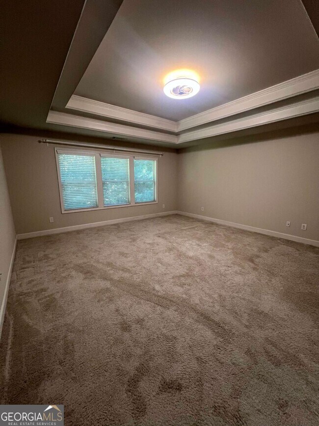 Building Photo - 225 Holdings Dr