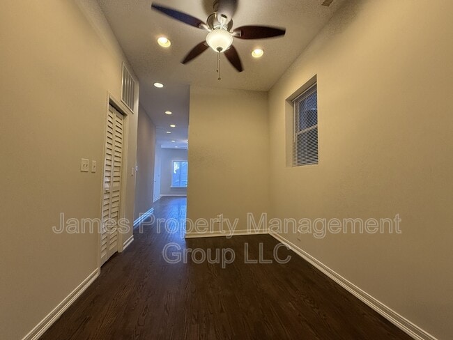 Building Photo - 3036 S Union Ave