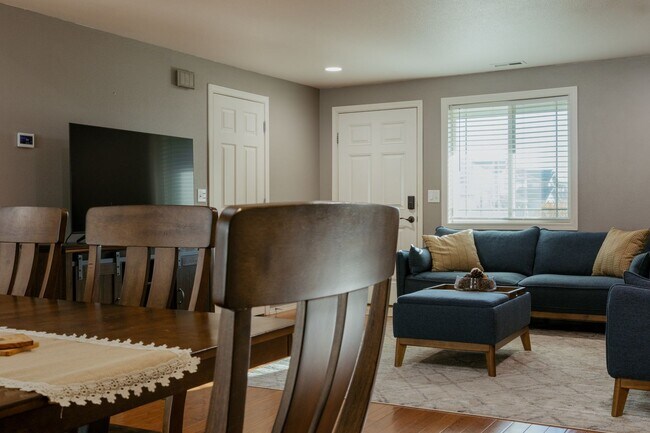 Building Photo - 509 Chelan Ave