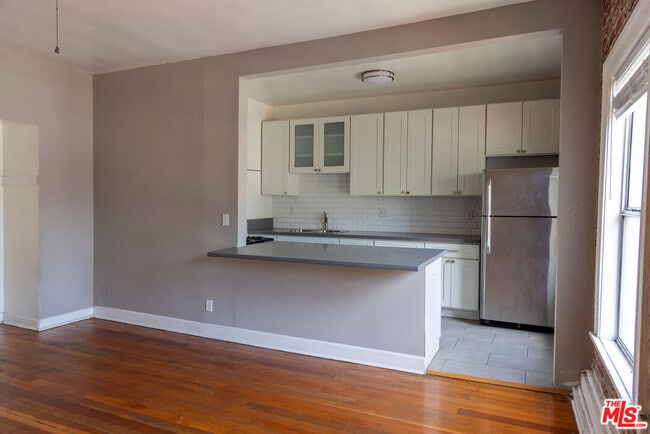 Building Photo - 661 Shatto Pl