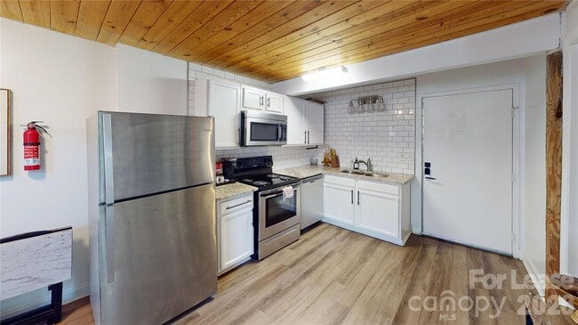 Building Photo - 201 S Hoskins Rd