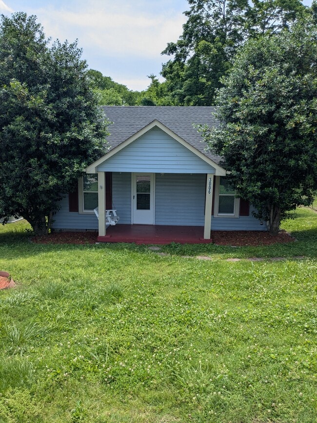 Primary Photo - 3006 Lakeshore Dr