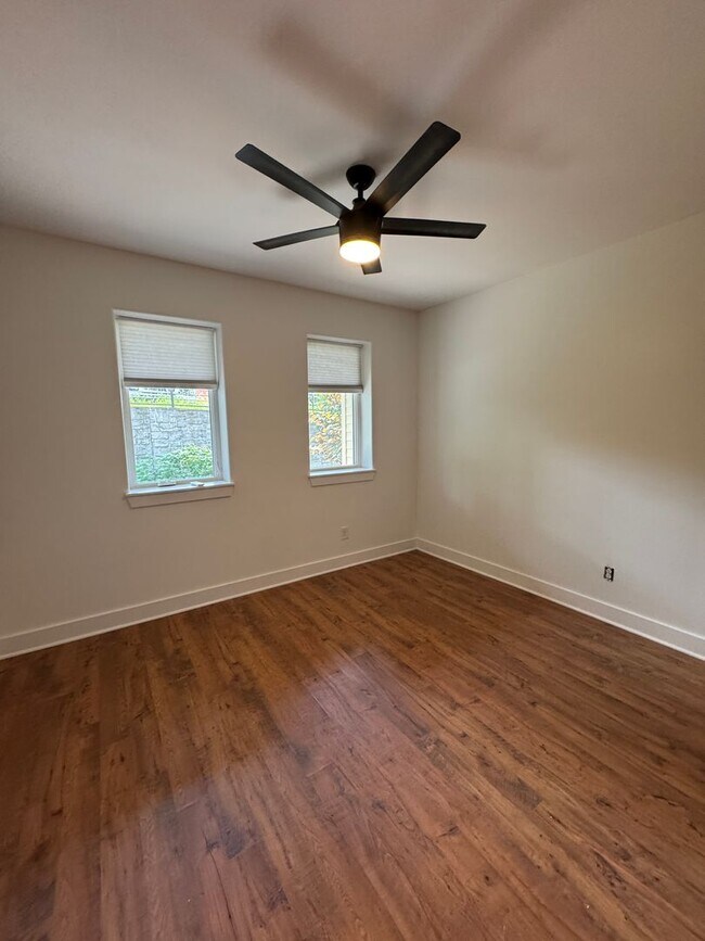 Building Photo - Beautiful 2 bed /1 bath condo in desirable Germantown - walking distance to coffee shops, restaur...