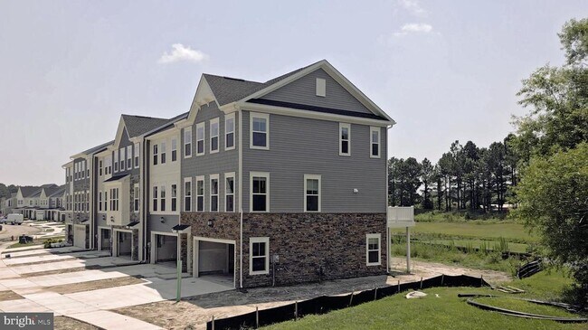 Building Photo - 2110 Winterberry Ln