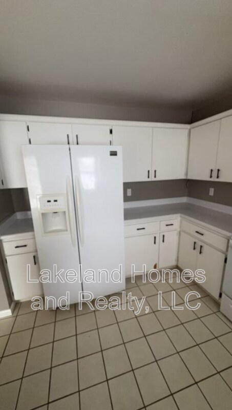 Building Photo - 5608 Lake Fox Cir