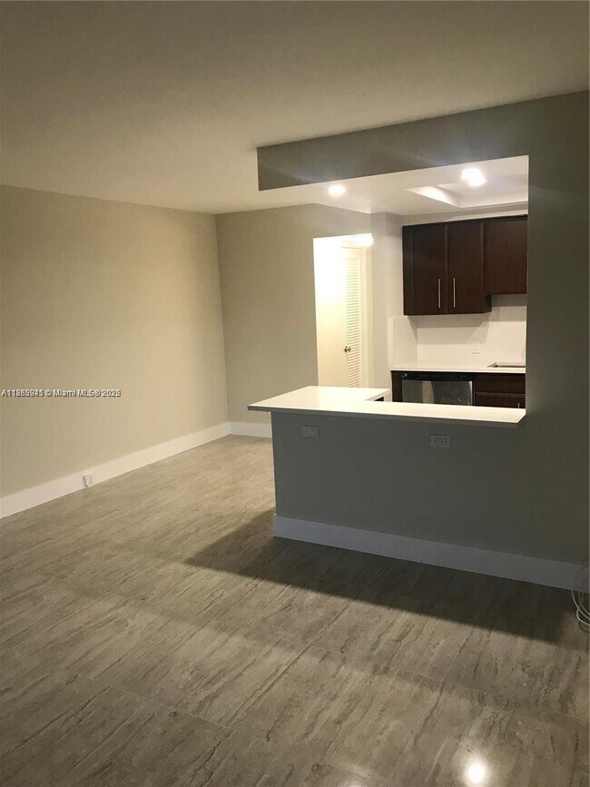 Building Photo - 358 Mansfield I
