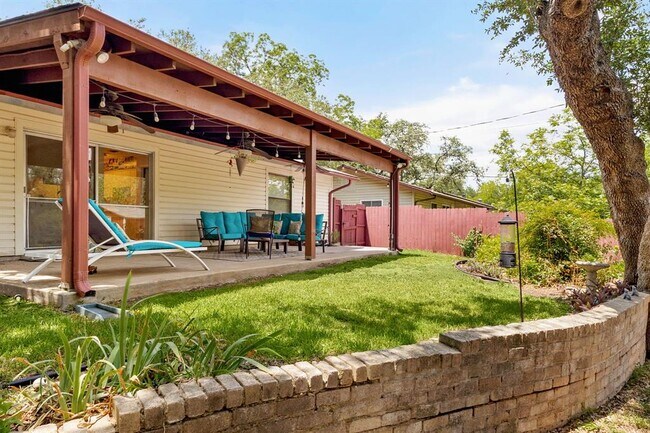 Building Photo - 6203 Greentree Ln