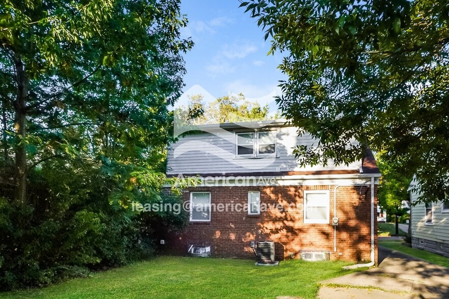 Building Photo - 3879 E 154th St