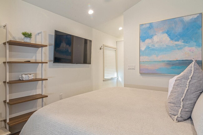 Building Photo - 304 NW 24th St