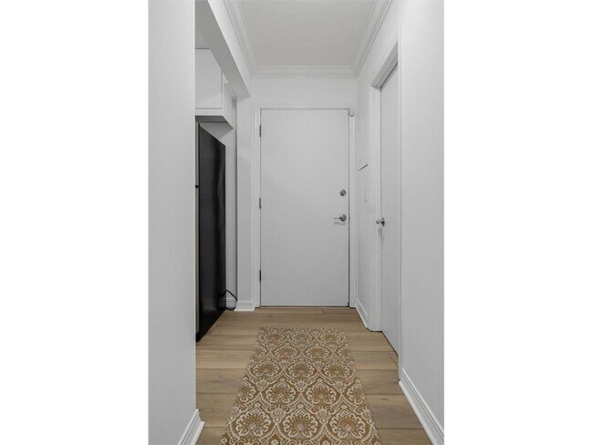 Building Photo - 821 Douglas Ave