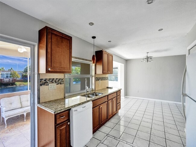 Building Photo - 8550 NW 27th Pl