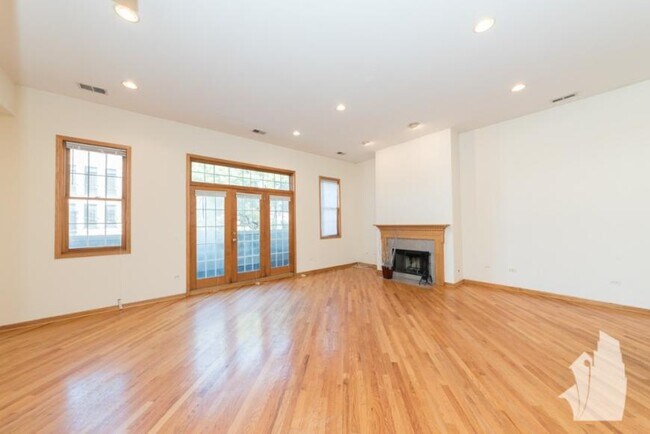 Primary Photo - 3 bedroom in Chicago IL 60614