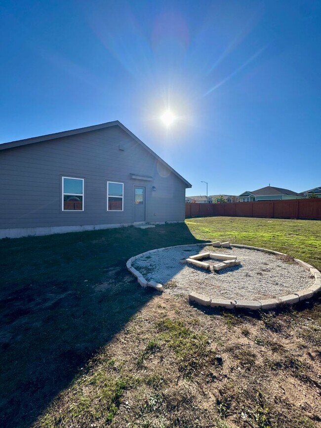 Building Photo - Bulverde Area - Hidden Trails Subdivision 3 beds 2 bath Home for Rent