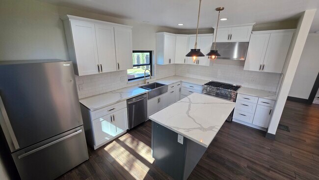 Building Photo - 345 N Van Ness Ave