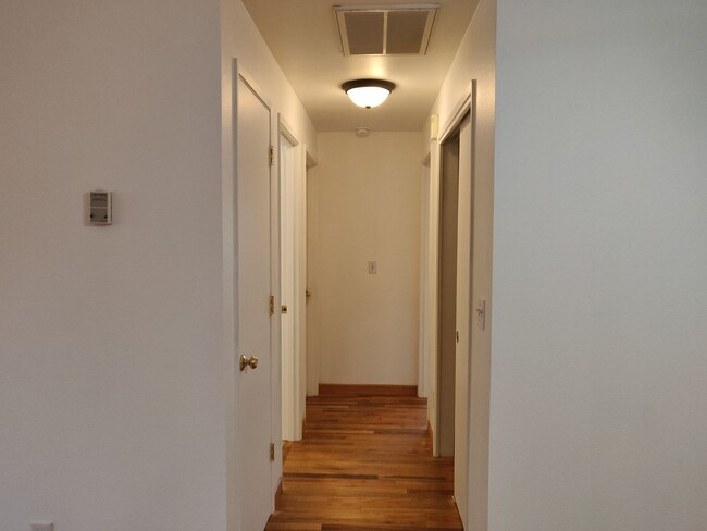 Building Photo - 2x2 duplex with a fenced yard, single-car ...