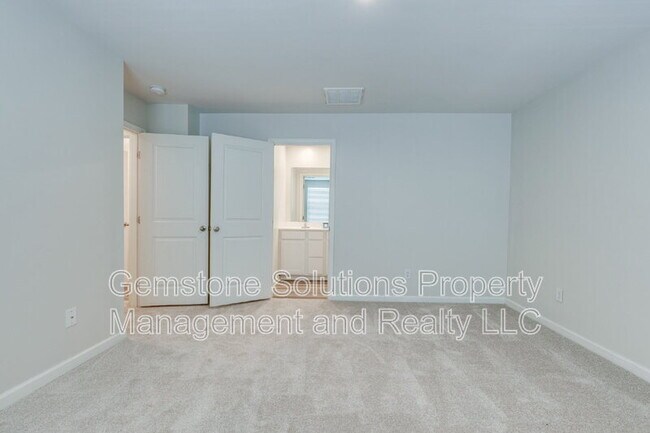 Building Photo - 2057 Westchester Dr