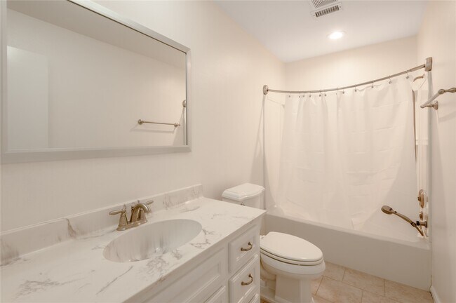 Building Photo - 208 Waters Edge
